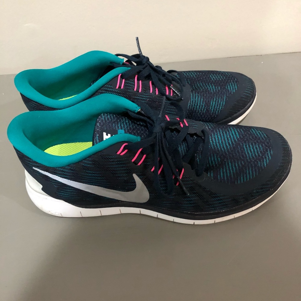 Nike tennis shoes